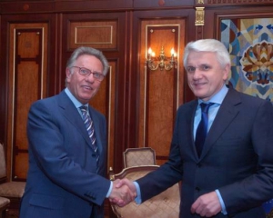 Литвин придумав новий іспит для українських чиновників