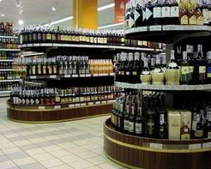 Магазины заставят перевести алкоголь и сигареты на специальные кассы
