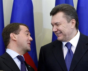 Янукович привітав Медведєва з Днем Росії