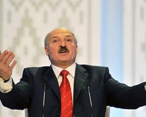 Лукашенко взявся &quot;вибивати&quot; гроші із заробітчан