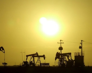 Нефть подорожает на $ 19, мировая экономика продержится &quot;некоторое время&quot; - эксперты