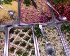 В городах начинают запрещать супермаркетам торговать салатами с майонезом