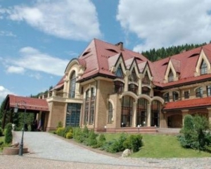 Резиденцию Януковича достроят за 21 миллион &quot;благотворительной помощи&quot;
