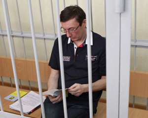 Бывшие учителя Луценко просят отпустить его домой