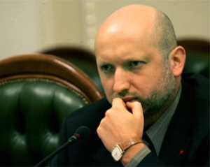 Турчинов рассказал, почему власти не разрывает газовые контракты Тимошенко