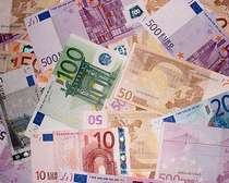 Євро подорожчав на 4 копійки, долар купують по 7,99 гривень
