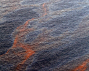 Біля Севастополя плаває нафтова пляма розміром із футбольне поле
