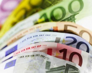 Євро подешевшав на 6 копійок, курс долара майже не змінився