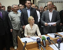 Во время суда над Тимошенко на полу образовались лужи пота
