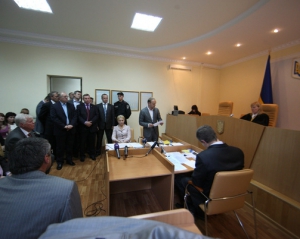 Защита Тимошенко хочет объединения двух уголовных дел против экс-премьера
