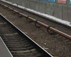 Очередное ЧП в киевском метро: Мужчина упал на рельсы и погиб