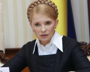 Янукович вважає Конституцію ганчіркою, об яку він витирає ноги - Тимошенко