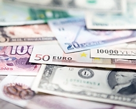 Евро подорожал на 13 копеек, доллар держится около 8 гривен