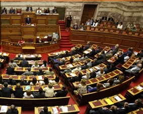 Греція схвалила план жорсткої економії попри протести громадян
