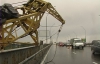 В столице на Южный мост упал строительный кран