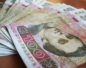 Реальный рост зарплат украинцев снизился вдвое