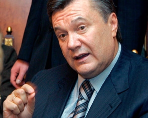 Янукович вимагає повернути сільські клуби