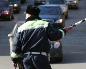 Побитого охоронцем регіонала даішника звільнили через лампочку