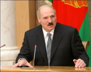 Лукашенко обещает поставить на место протестующих белорусов