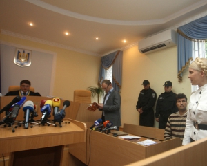 Тимошенко шкодує, що не може поступити з Януковичем, як Кличко з Хеєм
