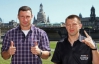Віталій Кличко вдягнув чорну футболку для офіційної афіші поєдинку з Адамеком