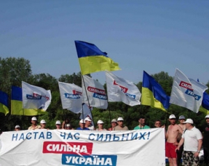 Под Верховной Радой собрались сторонники пенсионной реформы