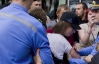 Вчера белорусская милиция скрутила более 400 человек во время акции