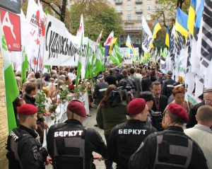 "Павлік Морозов" каже, що противникам Тимошенко під судом нічого не платили