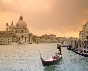 Италия просит ООН спасти Венецию от туристов
