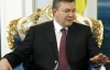 Оппозиционеры подарили бы Януковичу Конституцию и "Кобзарь"