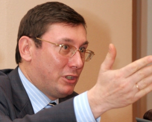 Адвокат Луценка хоче повернути екс-міністра Пшонці