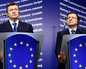 Янукович осенью полетит в Брюссель за политическими договоренностями
