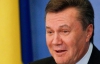 "Регионалы" вручили Януковичу скромный подарок