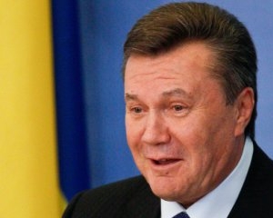 &quot;Регіонали&quot; вручили Януковичу скромний подарунок