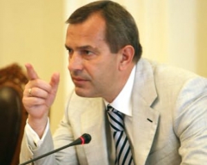 Кабмін вимагає від чиновників прискорити виконання програми Януковича