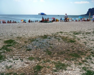 Пляжі Коктебеля залило фекаліями
