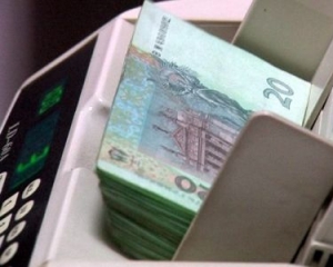 Кабинет министров объявил, как будут повышать соцвыплаты в 2012 году.