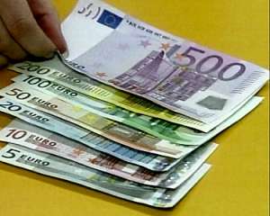 Евро подорожал, доллар покупают по 7,99 гривны