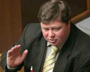 В Компартии думают, что "регионалов" заставили принять пенсионную реформу