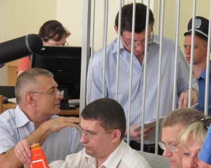 У "Народній самообороні" пояснили, чому Луценко прописався до свого водія