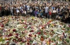 В Осло 150 тысяч человек вышли на улицы с красными и белыми розами