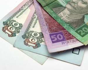 Зарплата украинцев увеличилась почти на 2%