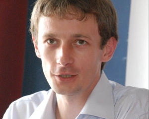Партія регіонів прибирає конкурентів, які їй заважають - політолог