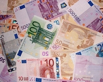 Кризис в Греции опустил курс евро
