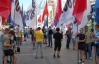 Противники Тимошенко устроили флешмоб с игрушечным медведем