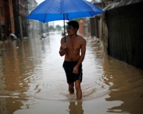 Китай евакуював 190 тисяч жителів острова Хайнань через шторм