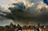 Мужчина фотографировал радугу во время торнадо