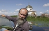 Под Киевом из-под воды спасают церковь