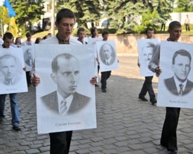 Івано-Франківськ поскаржиться Януковичу та Пшонці на ВАСУ щодо своїх героїв