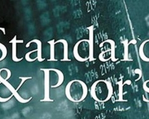 S & P вперше в історії знизило кредитний рейтинг США до "негативного прогнозу"